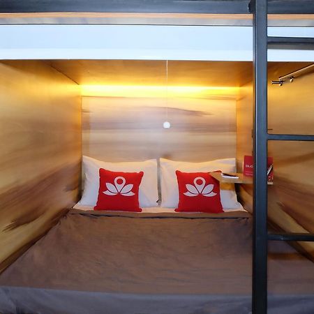 Zen Hostel Gubeng Station สุราบายา ภายนอก รูปภาพ